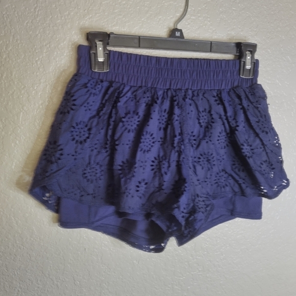 Aerie Chill Play Move Running Shorts With Crepe Layer Flower Cut Outs sz S - Picture 2 of 8